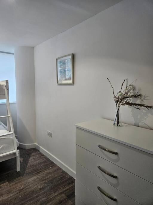 Apartment Tavellers In Delta Dpf2 Croydon